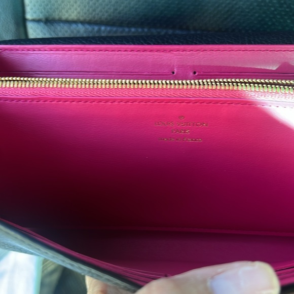 Louis Vuitton Capucines Wallet - Picture 5 of 12